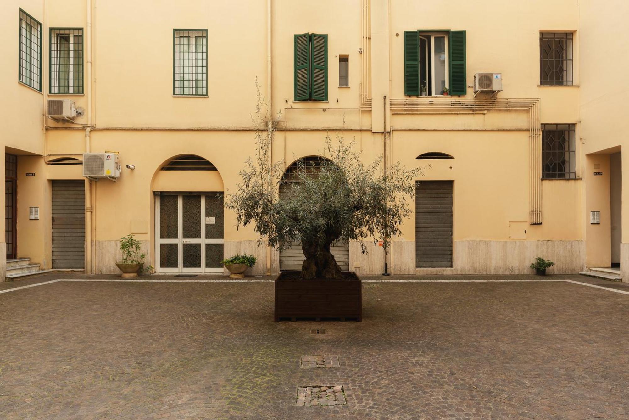 Accogliente E Colorato, A Pochi Passi Dal Colosseo - Fromhometorome Exterior photo