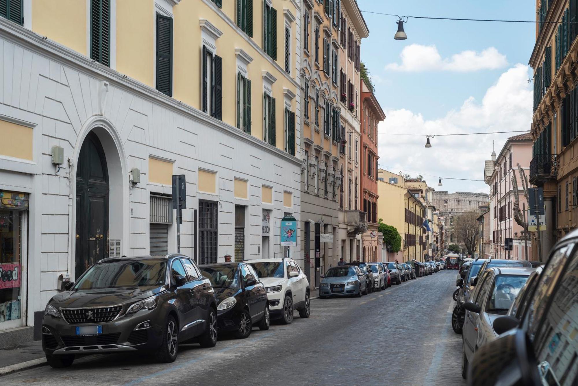 Accogliente E Colorato, A Pochi Passi Dal Colosseo - Fromhometorome Exterior photo